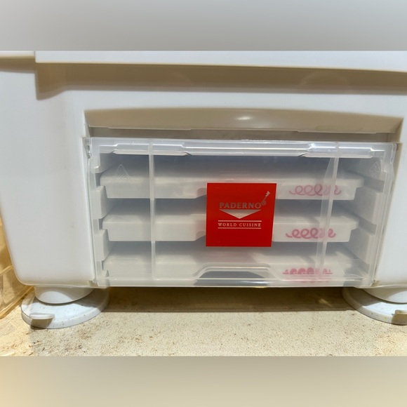 Paderno Spiralizer with 4 Blade Option & Spiralizer Cookbook - Picture 4 of 9